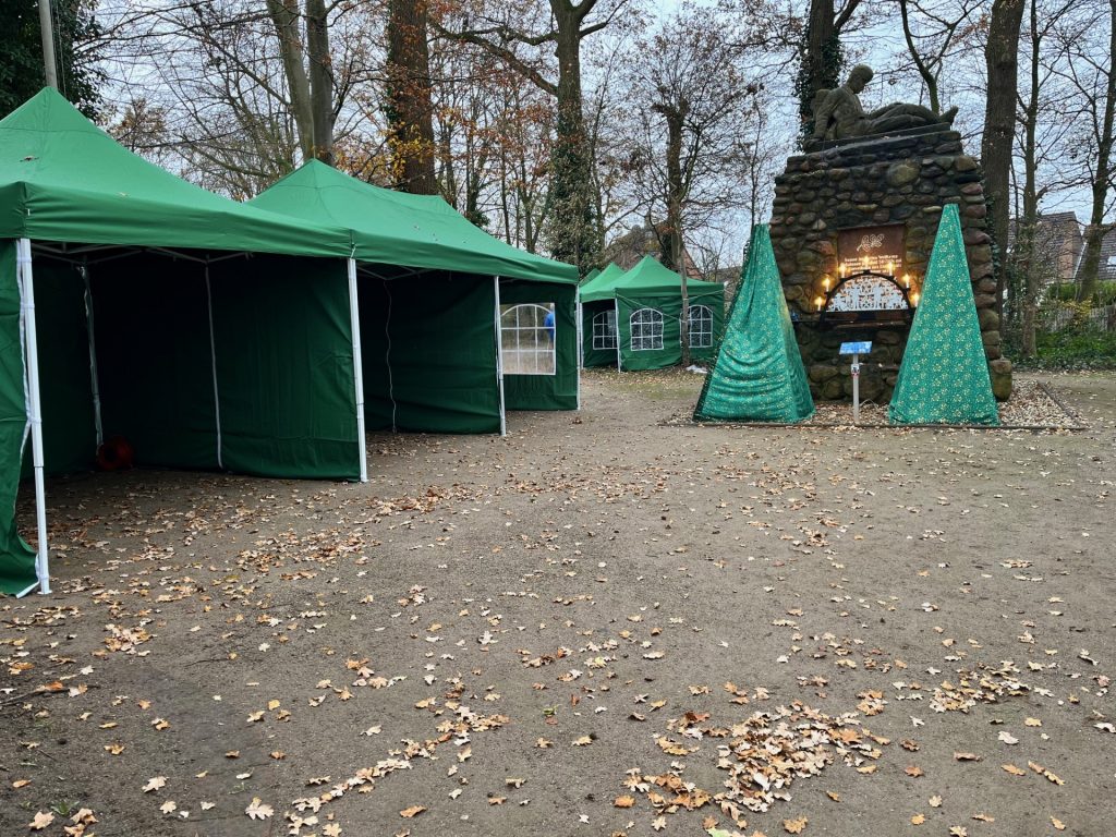 Der Pavillionaufbau am Abend vor dem Winterzauber. Die Ruhe vor dem Sturm.