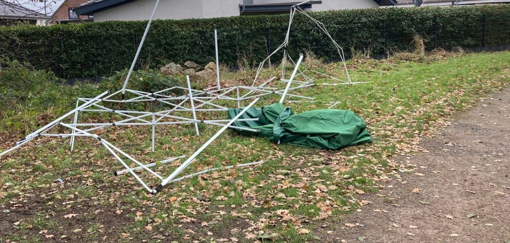 Zelte nach Sturm
